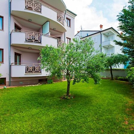 Apartments&Rooms Camaiore Rovigno Esterno foto