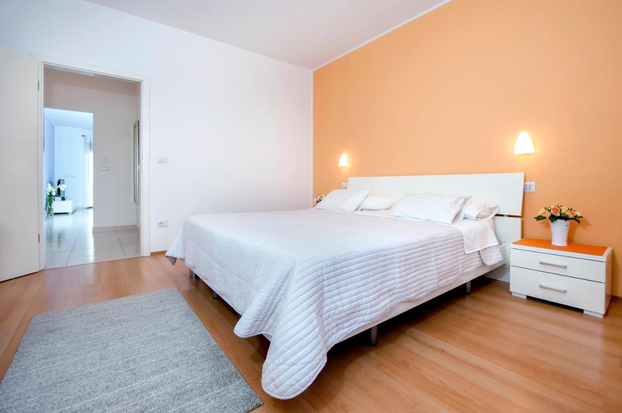 Apartments&Rooms Camaiore Rovigno Esterno foto