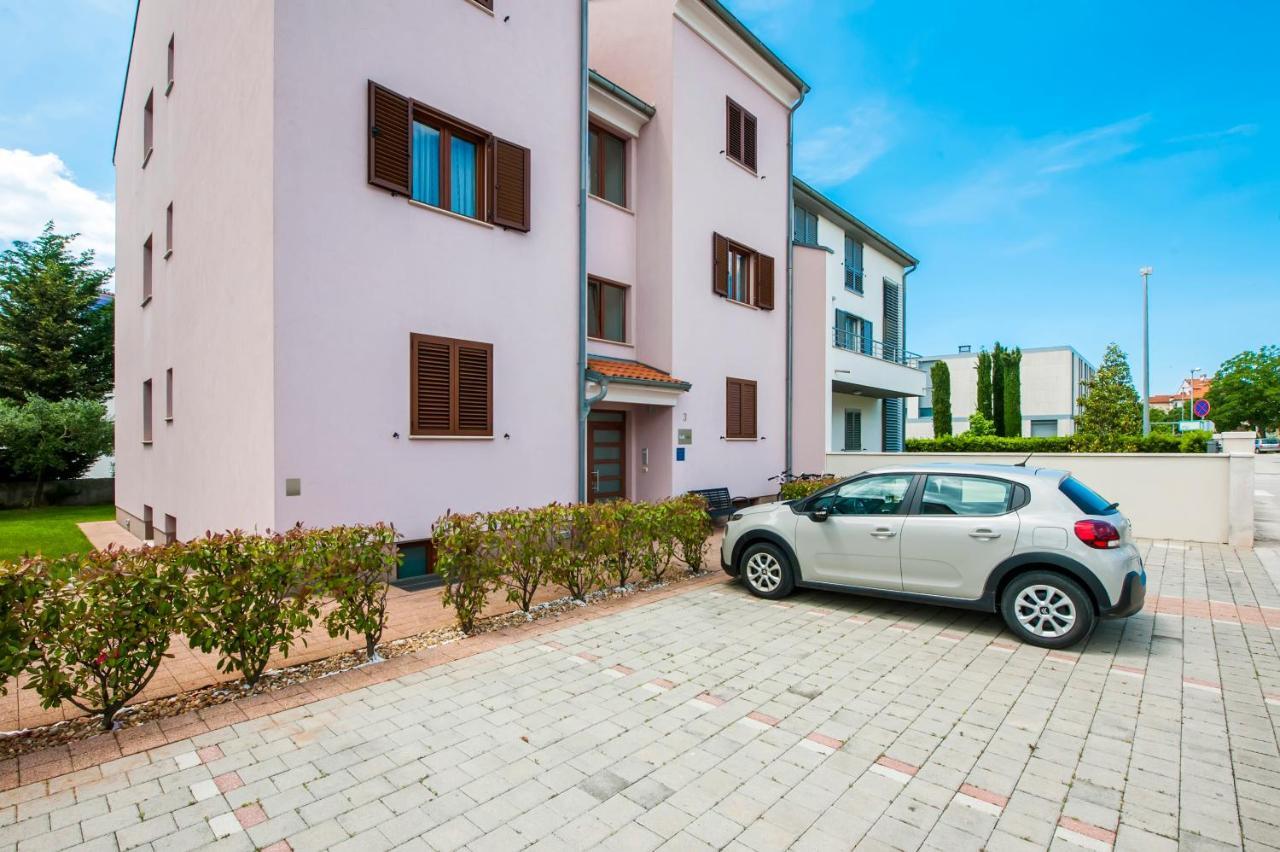 Apartments&Rooms Camaiore Rovigno Esterno foto