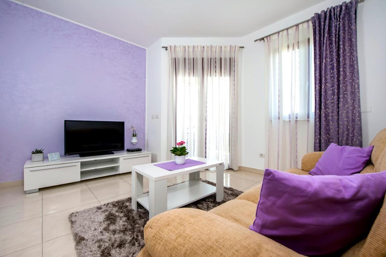 Apartments&Rooms Camaiore Rovigno Esterno foto