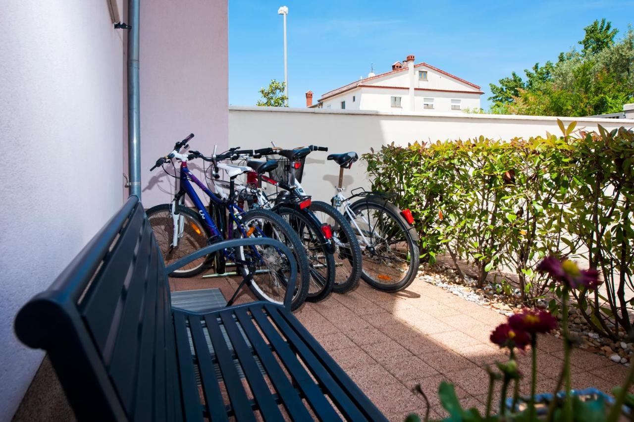 Apartments&Rooms Camaiore Rovigno Esterno foto