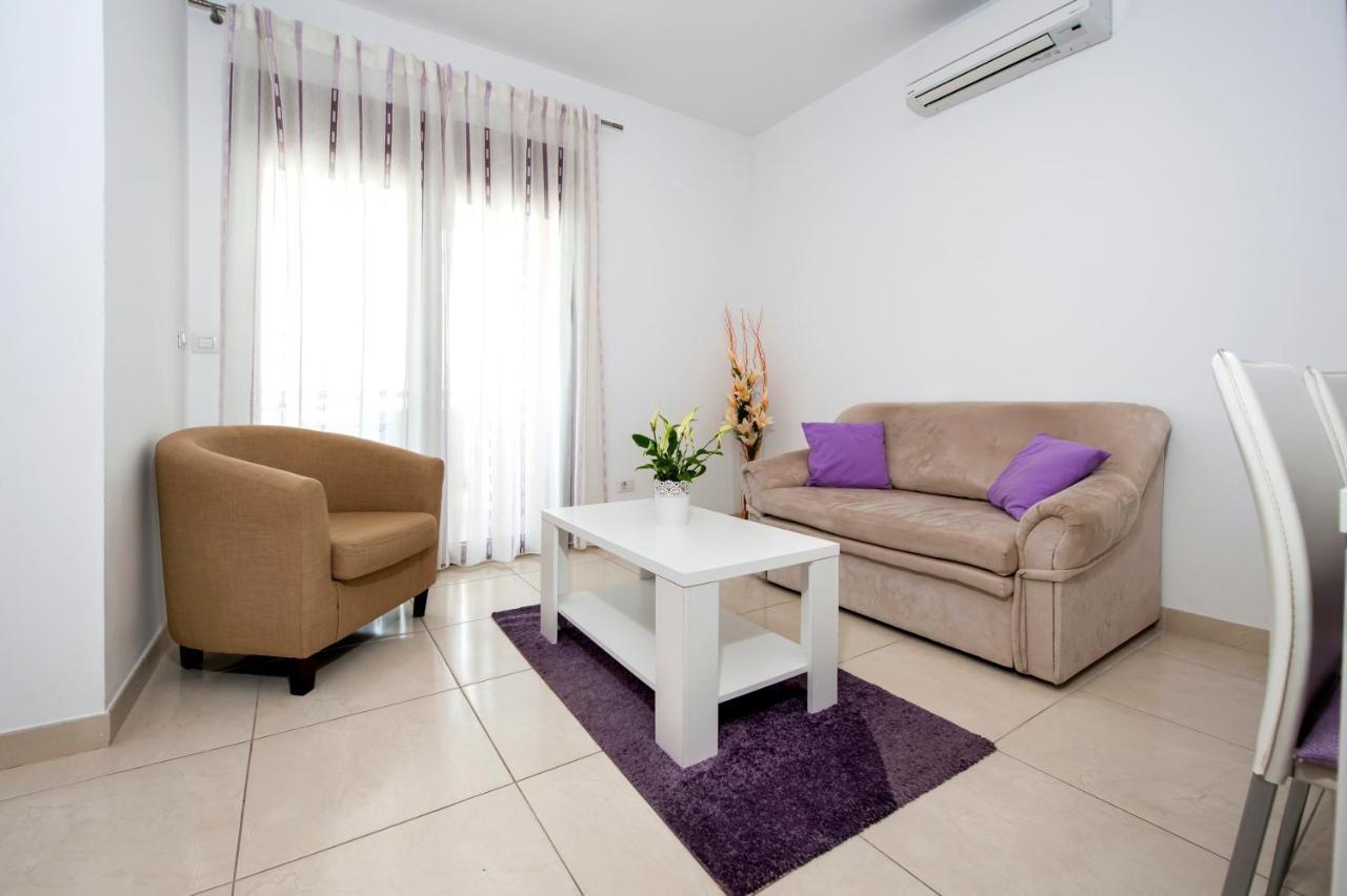 Apartments&Rooms Camaiore Rovigno Esterno foto