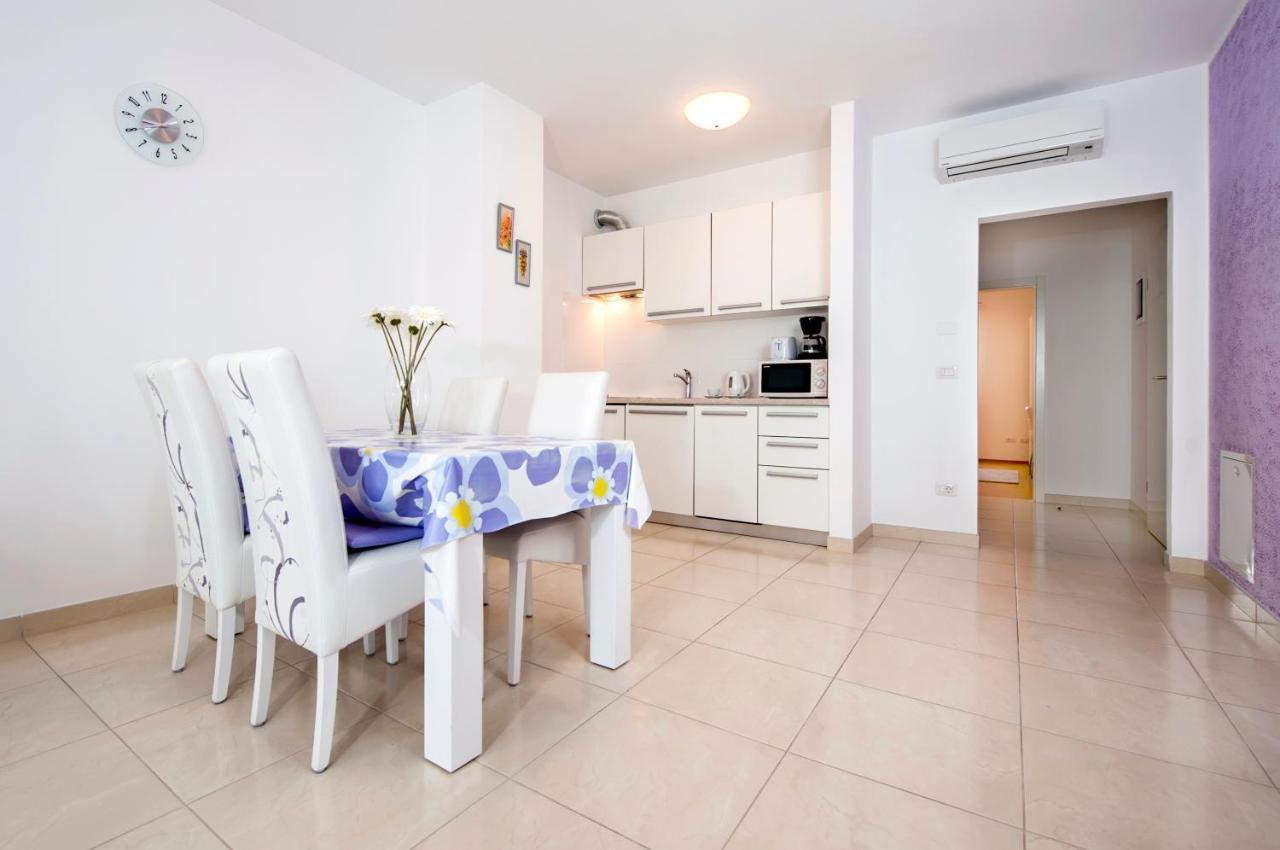 Apartments&Rooms Camaiore Rovigno Esterno foto