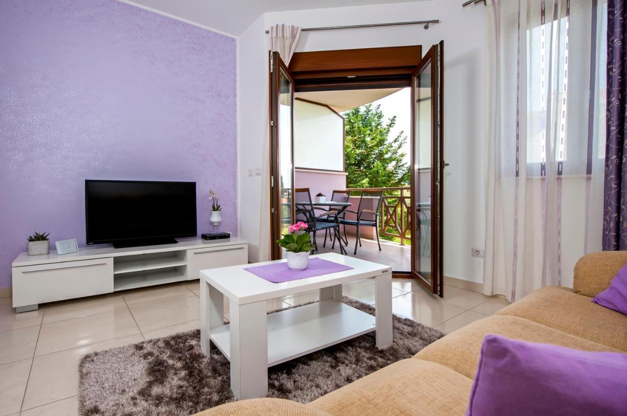 Apartments&Rooms Camaiore Rovigno Esterno foto