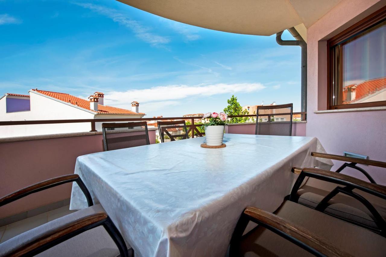 Apartments&Rooms Camaiore Rovigno Esterno foto