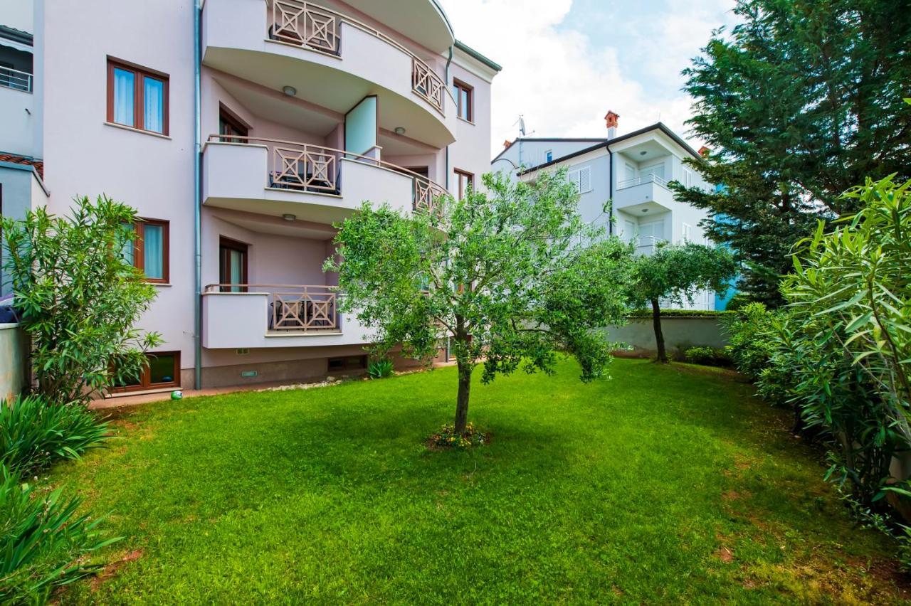 Apartments&Rooms Camaiore Rovigno Esterno foto