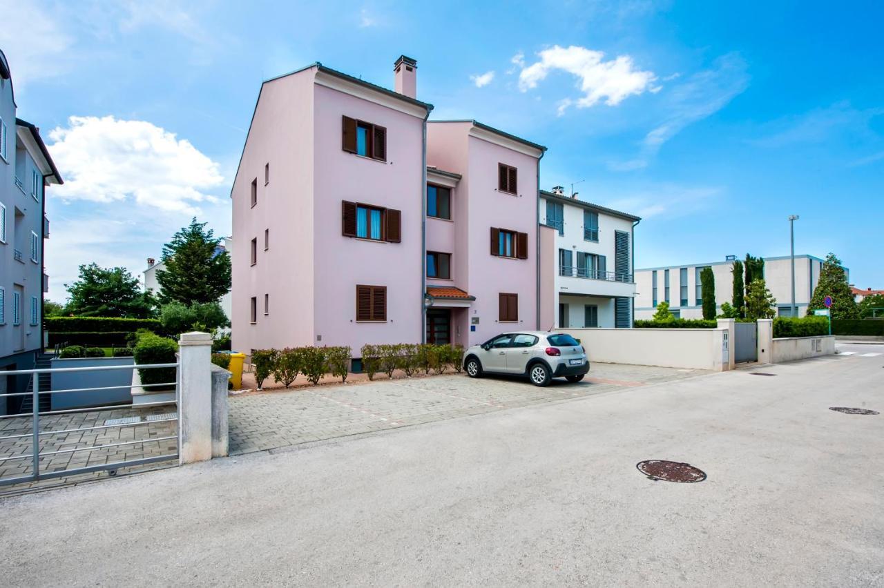 Apartments&Rooms Camaiore Rovigno Esterno foto