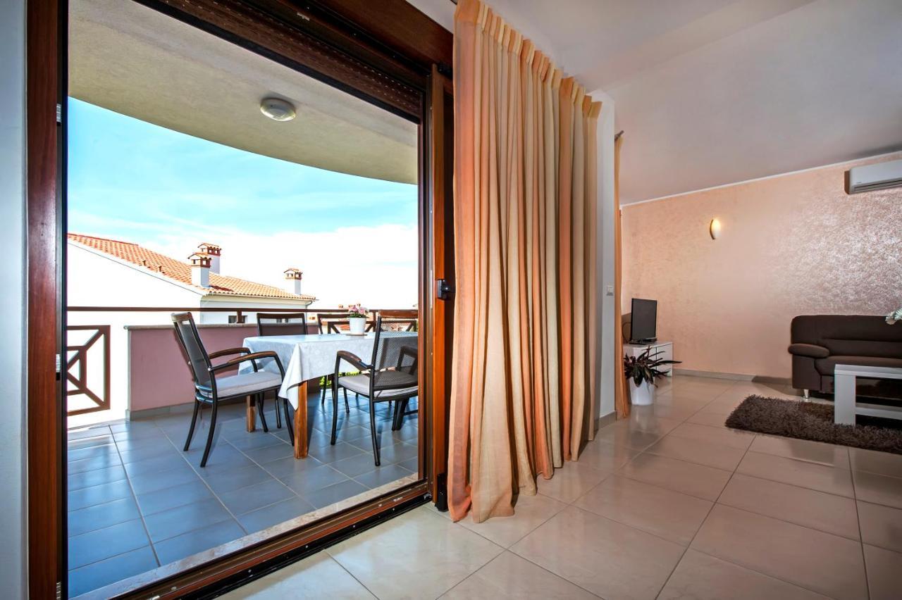 Apartments&Rooms Camaiore Rovigno Esterno foto