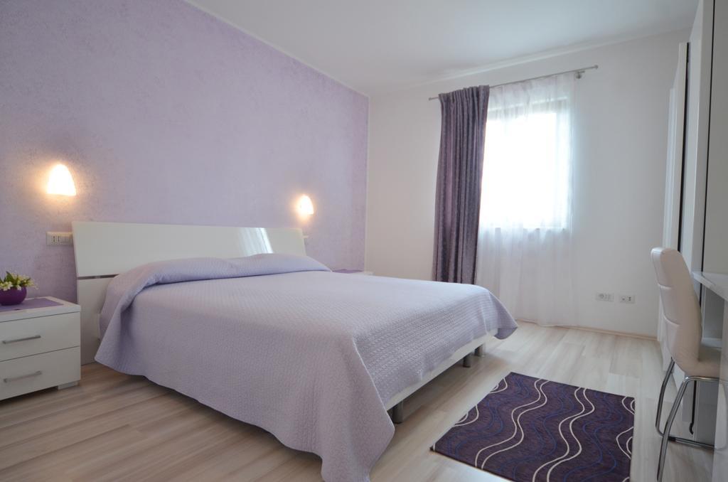 Apartments&Rooms Camaiore Rovigno Esterno foto