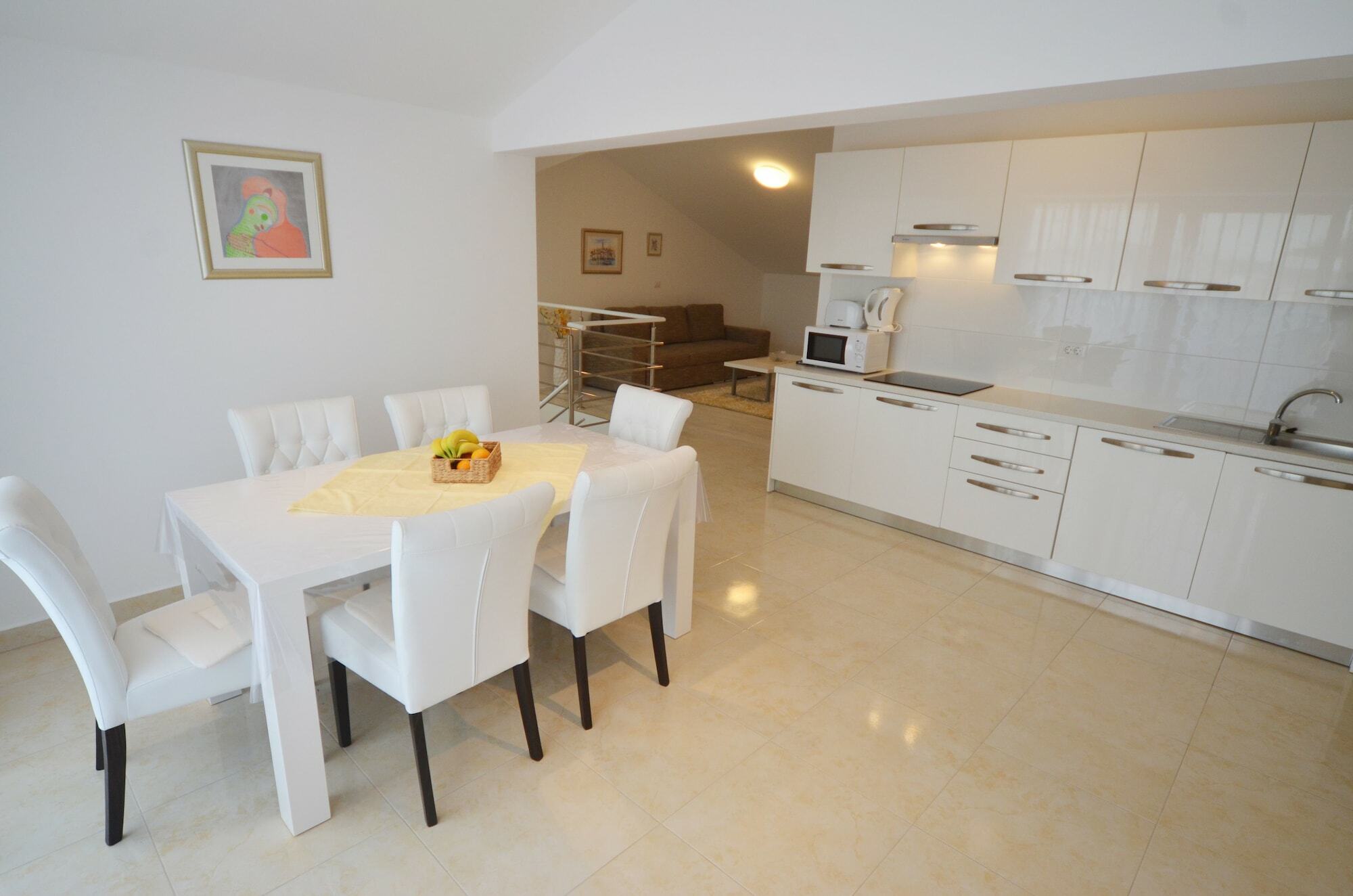 Apartments&Rooms Camaiore Rovigno Esterno foto